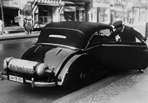 Output: Gas-powered automobile, 1939