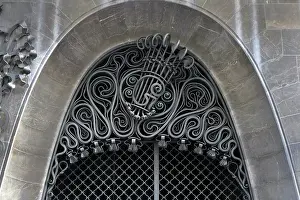 Parabola: Gate, Palau Guell, Barcelona, Spain
