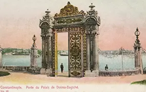 Grandiose: Gates of the Dolmabahce Palace looking toward the Bosphorus