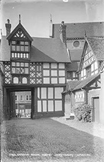 Gateway: Gateway House, Inside
