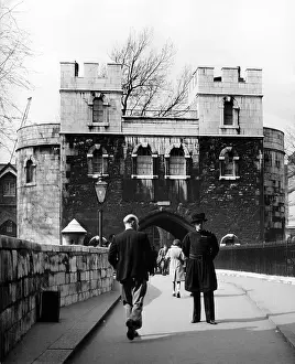 Warder: Gateway to Tower of London