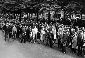 Prevent: Gathering in front of the Ministry of the Interior, 1932