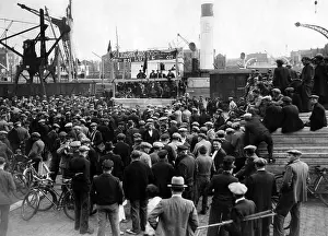Rouen: Gathering of striking workers in Rouen, 1936