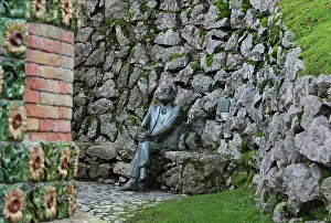 Herreros: Gaudi statue, El Capricho de Gaudi, Comillas