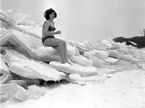 Winterly: GDR - With Bikini on Ice Floe