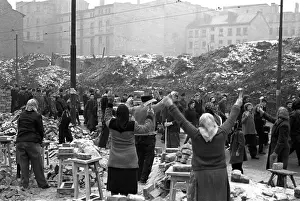 Sturm: GDR - Rubble ladies