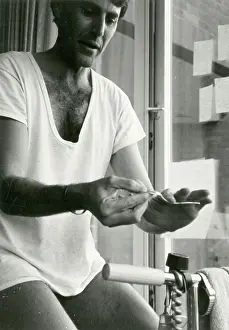 Guy Lyon Playfair: GELLER BENDS SPOON