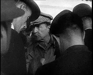 Macarthur: General Douglas MacArthur Talking to People in Australia