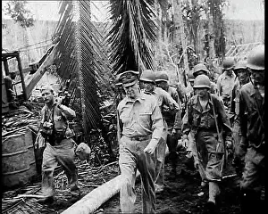 Macarthur: General Douglas MacArthur Walking With American