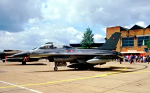 Flyvevabnet: General Dynamics F-16B Fighting Falcon ET-614