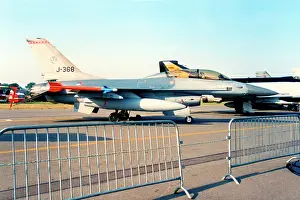 Rnethaf: General Dynamics F-16B Fighting Falcon J-368