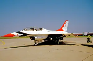 Thunderbird: General Dynamics F-16B Fighting Falcon Thunderbird 8