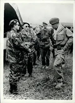 Coty: General Jacques Massu with paratroopers in Algiers