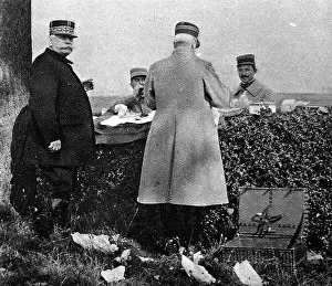 Dejeuner: General Joffre at dejeuner in the field