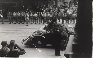 Monty: General Montgomery arriving at Amstel Hotel, Amsterdam