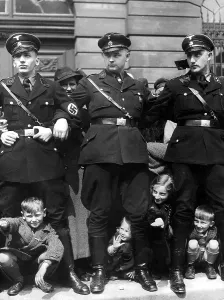 Crawl: General SS form barrier for Hitler's arrival