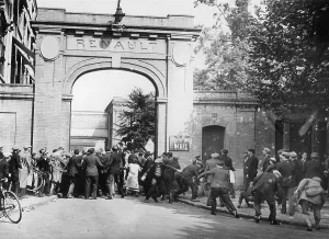 Breakers: General strike in Paris, 1936