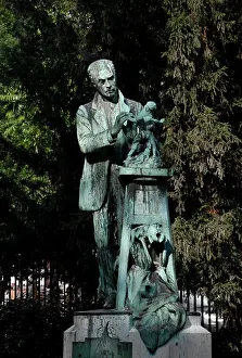 Xiiis: General view of the statue called l'Homme de l'age