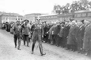 Jaeger: General von Plettenberg takes the salute of