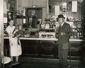 Soak: GENT IN SLOANE SQ. PUB