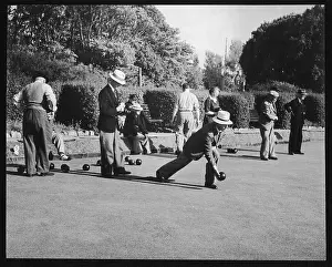 Bowls: GENTLEMEN BOWLING 1950S