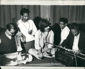 Beatle: George Harrison with Indian musicians