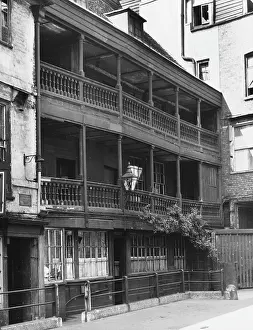 Galleried: GEORGE INN, SOUTHWARK