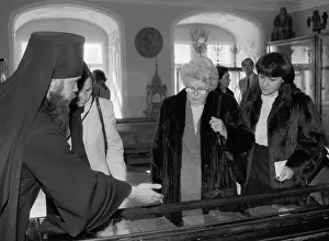 Lavra: George Shultz visits USSR