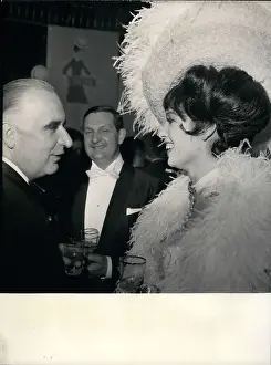 Comedie: Georges Pompidou and Elsa Martinelli at gala, Paris