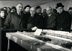 Linking: Georges Pompidou opens works for new subway, Paris