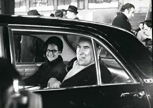Schroeder: Gerhard Schroeder and wife arrive in Berlin