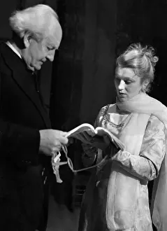 Kaete: Gerhart Hauptmann goes through the text of one of