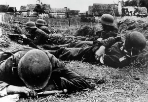 German Soviet: German advance detachment under fire on the Eastern Front