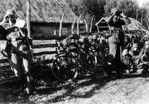 Bicyclists: German advance party on the Eastern Front, 1941