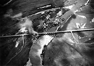 Remaining: German air attack against a bridge on the Dnieper, 1941