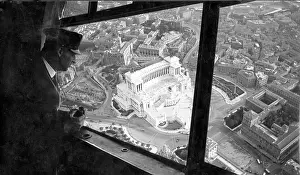 Gondola: A German airship above Rome