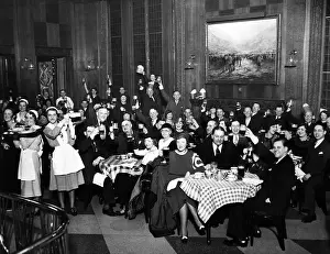 Chicagos: German-Americans celebrate the end of Prohibition. ?