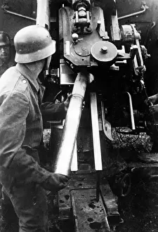 Loads: German anti-aircraft gun on the Eastern Front, 1941