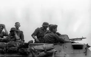 Exhausted: German armored infantry riflemen on the Eastern Front, 1941