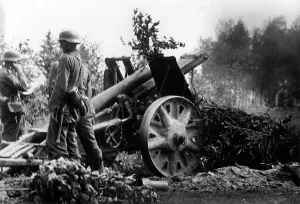 Transition: German artillery during fights at Mogilev, 1941