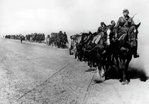 Pull: German artillery on the march on the Eastern front, 1942