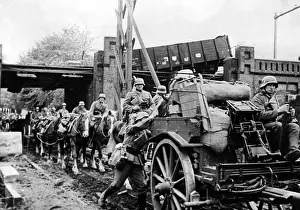 Benelux: German artillery on the march in the Netherlands, 1940