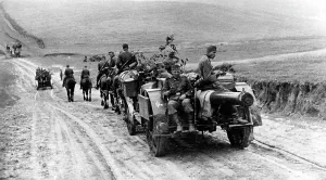 Schwere: German artillery marching in Ukraine, 1941