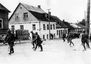Secures: German assault troop clears a village on the Eastern Front