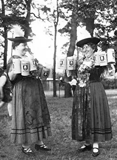 Buxom: GERMAN BAR MAIDS