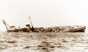Scuttling: German Battle Cruiser Derfflinger sinking, Scapa
