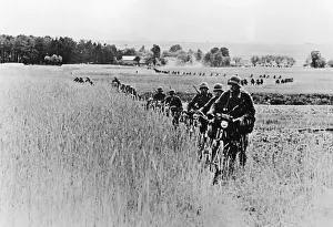 Bicyle: German bicycle company marching on the Eastern front, 1941