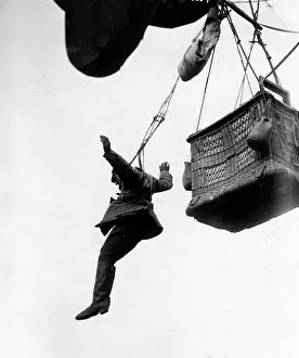 Jumps: A German captive balloon in the First World War, 1918
