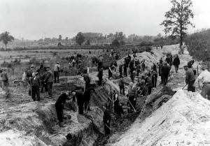 Ramparts: German civilians construct border fortifications on the