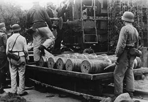 Fatigues: German coastal artillery on the Atlantic Wall, 1942